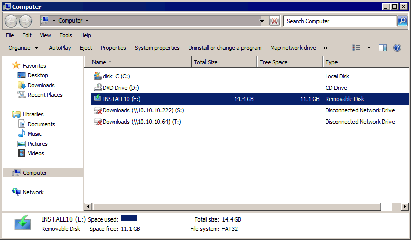 A USB flash drive is connected to a VM